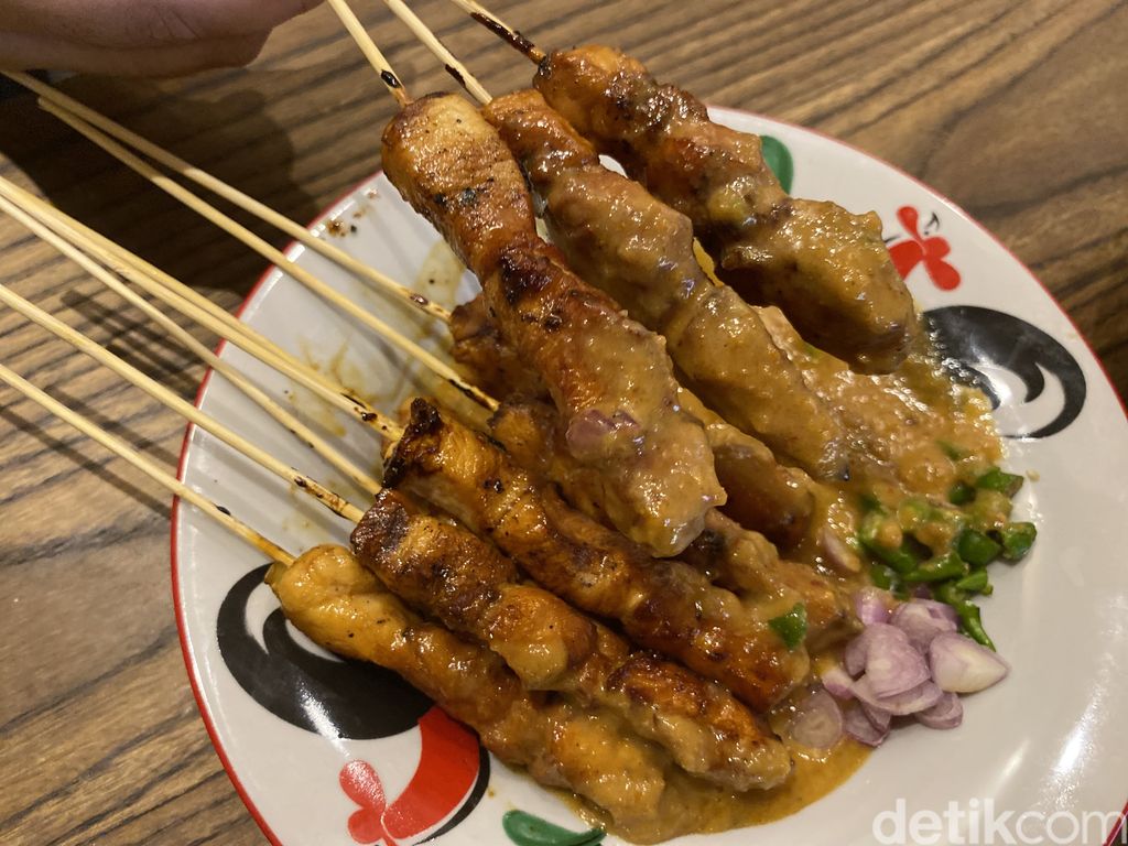 Ketoprak 'hidden gem' di Gading Serpong. Bisa cicip di Ketoprak Lurrr.
