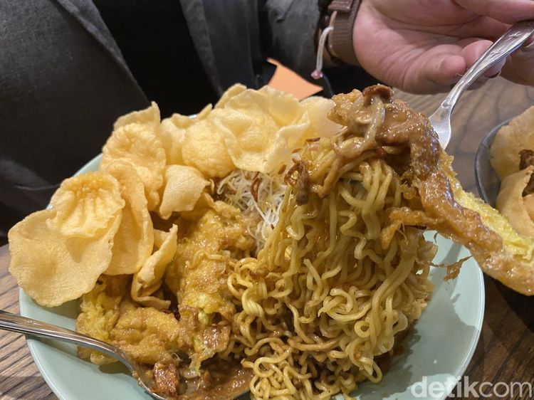 Porsinya Jumbo! Bisa Makan Ketoprak hingga Nasi Lengko di Kafe Ini