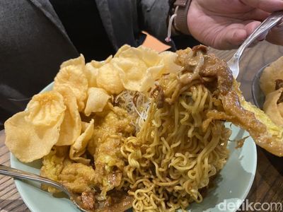 Porsinya Jumbo! Bisa Makan Ketoprak hingga Nasi Lengko di Kafe Ini