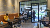 Kafe hidden gem di kawasan Gading Serpong ini patut dikunjungi. Berada di area Ruko Golden 8, kafe ini bernama Ketoprak Lurrr. Foto: detikFood/Yenny Mustika Sari
