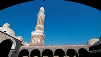 Masjid Agung Sanaa yang dibangun pada tahun ke-6 H dikenal sebagai masjid pertama yang dibangun di luar Makkah dan Madinah. Foto: Editions Gelbart