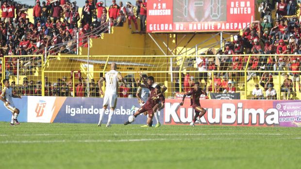 Laga PSM Makassar Vs Dewa United.