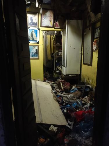 Tabung gas meledak di kawasan Tebet, Jakarta Selatan. Ledakan berasal dari rumah warga bernama Lukman Hakim. Ada 6 korban luka dan 2 korban meninggal dunia.