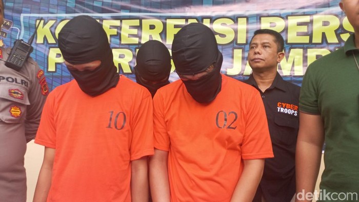 Polisi menangkap 3 maling bobol ruko di Jambi.