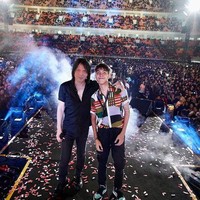 Manuel Mekel tampaknya tertarik mengikuti jejak sang ayah yang bergelar Sarjana Hukum. Foto: Instagram