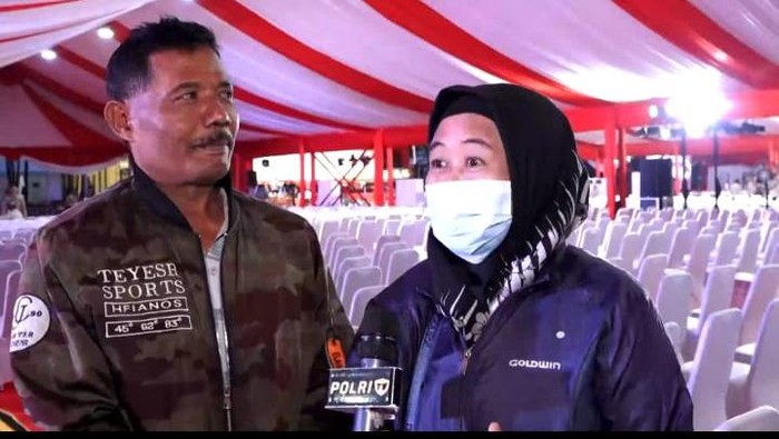 Masyarakat yang menonton Pagelaran Wayang Kulit Wahyu Cakraningrat mengapresiasi Polri.