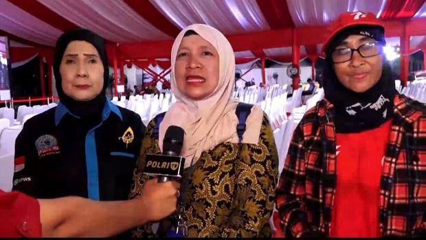 Masyarakat yang menonton Pagelaran Wayang Kulit Wahyu Cakraningrat mengapresiasi Polri.