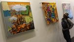 Melihat Pameran Lukisan Di Antara Hujan