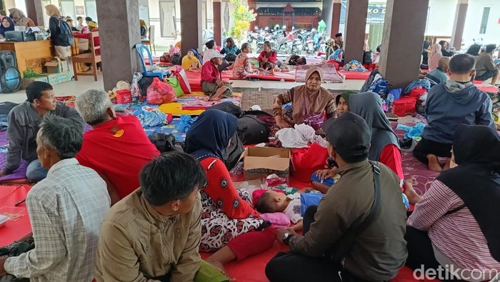 Menegangkan Warga Lolos Banjir Lahar Semeru: Tarik Tangan Istri-Gendong Anak