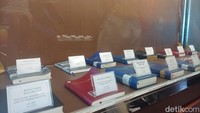 Museum ini dimiliki oleh Lembaga Alkitab Indonesia (LAI). Yakni lembaga penerjemahan Alkitab Protestan yang telah ada sejak 1954. Mereka menerjemahkan banyak Alkitab ke berbagai bahasa daerah. Dikabarkan bahwa lembaga ini telah mencetak sekitar 133 versi bahasa daerah yang berbeda. (Weka Kanaka/detikTravel)