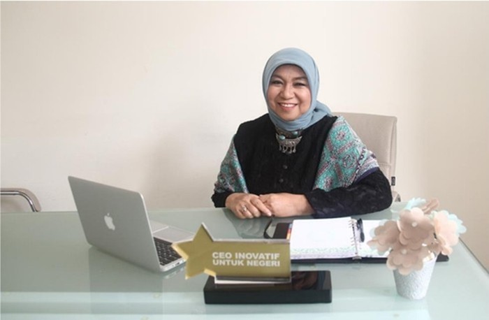 Nurhayati Subakat merupakan Founder dan Presiden Komisaris PT Paragon Technology and Innovation.
