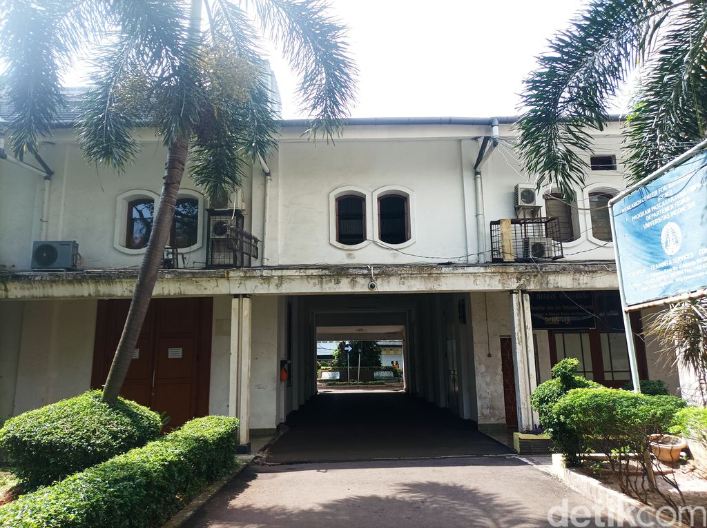 Pabrik opium di Jakarta, kampus UI Salemba