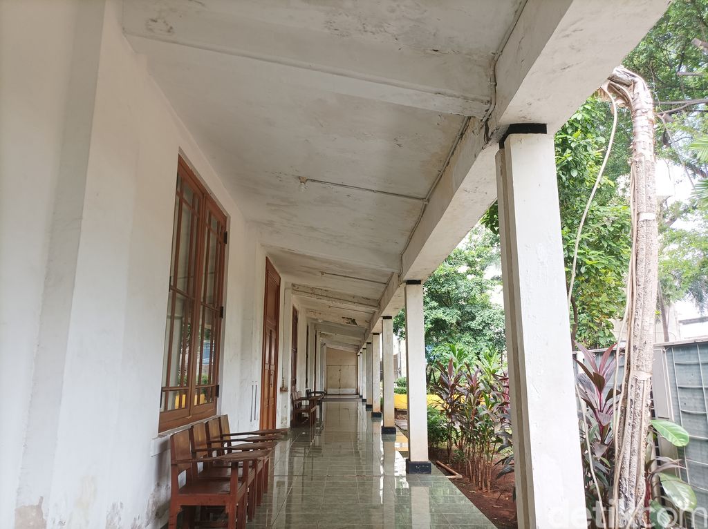Pabrik opium di Jakarta, kampus UI Salemba