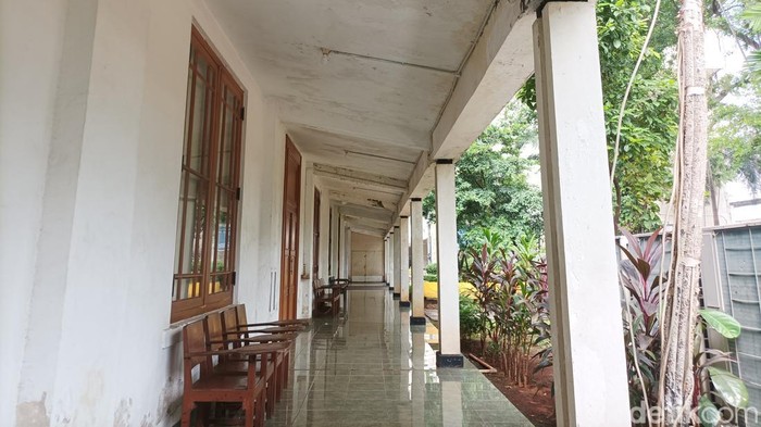 Pabrik opium di Jakarta, kampus UI Salemba
