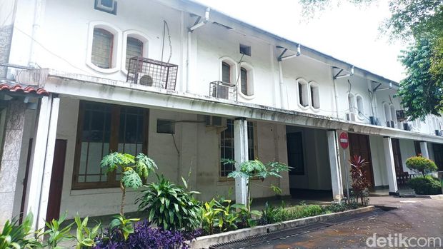 Pabrik opium di Jakarta, kampus UI Salemba