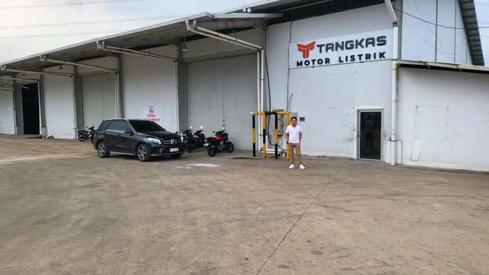 Pabrik Tangkas Motor Listrik di Semarang