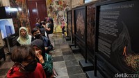 Tampak antrean pengunjung sebelum memasuki ruang pameran.  