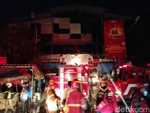Lapak Pasar Cimol Gedebage Bandung Tetap Buka Pascakebakaran