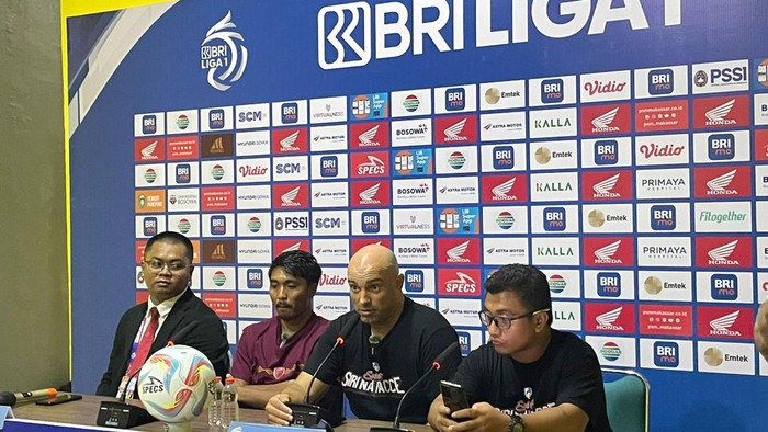 Pelatih PSM Makassar Bernardo Tavares merespons bentrokan antarsuporter di Stadion Gelora BJ Habibie, Parepare usai laga melawan Dewa United.