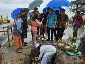 Desa Adat Bakal Kecipratan Cuan dari Lift Kaca Kelingking Beach
