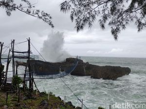 Gelombang Tinggi hingga 4 Meter di Perairan Jatim, Nelayan Diimbau Waspada