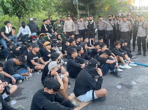 Pecah Bentrokan Antarsuporter saat PSM Makassar Jamu Dewa United
