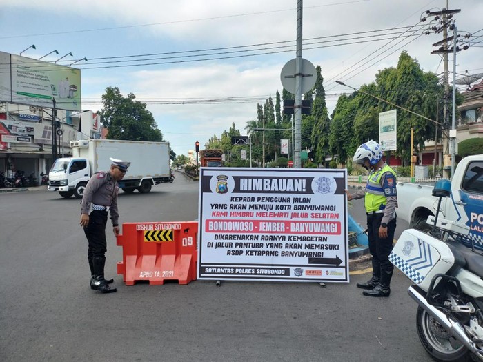 Polres Situbondo menyiapkan pengalihan arus lalin menuju Pelabuhan Ketapang Banyuwangi