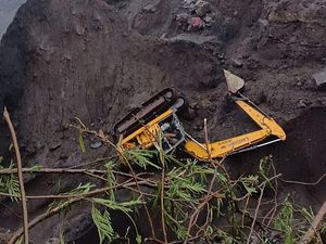 6 Alat Berat Terimbun Longsor-Puluhan Hektare Sawah Terancam Gagal Panen