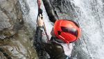 Sentul Punya Destinasi Shower Climbing, Awas Ketagihan!