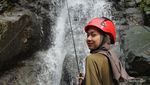 Sentul Punya Destinasi Shower Climbing, Awas Ketagihan!