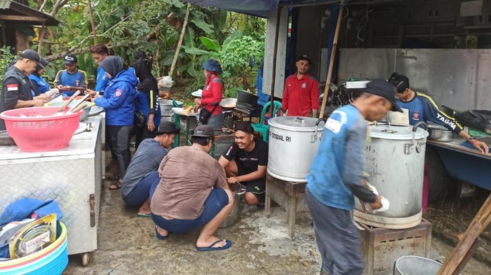 Suasana Banjir Pangandaran dan Tagana dirikan dapur umum