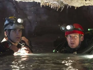 Sinopsis The Cave: Saat Tim Sepakbola Terjebak di Dalam Gua