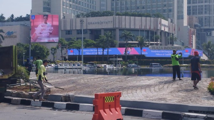 TKP kecelakaan mobil di Bundaran HI (Brigitta-detikcom)