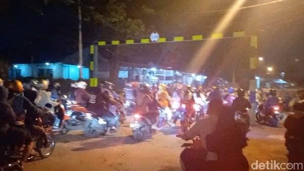 Viaduk Gilingan, Kota Solo, akhirnya mulai dibuka fungsional malam ini, Sabtu (8/7/2023).