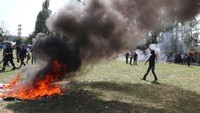 Asap hitam membumbung dari alat peraga festival Gay Pride yang dibakar. 