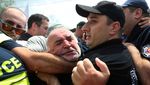 Aktivis Anti-LGBT dan Polisi Bentok di Tbilisi Georgia