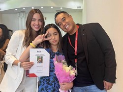 6 Momen Manis Anak Nia Ramadhani Wisuda SD, Biaya Sekolah Rp 308 Juta