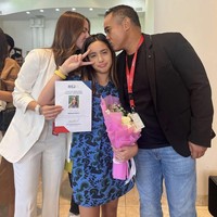 Raut wajah bahagia dan bangga Nia Ramadhani serta Ardi Bakrie pun terpampang jelas di pesta kelulusan putrinya itu.  Foto: Dok. Instagram