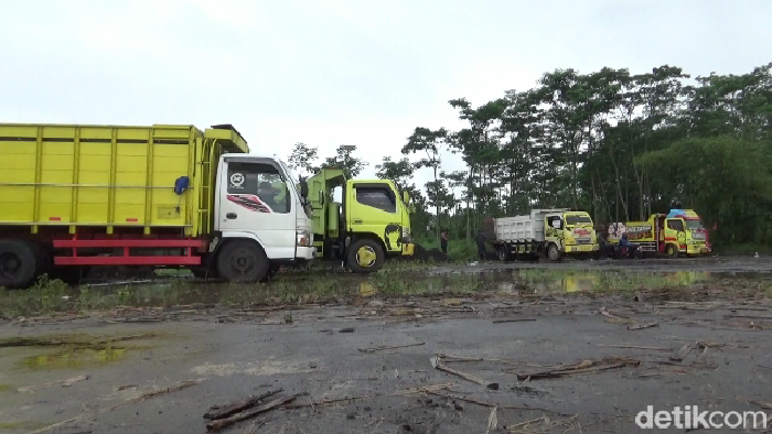 Banjir lahar dingin Semeru menyebabkan penambang pasir dan batu berhenti beraktivitas