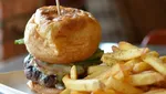 Aneh dan Ekstrem! 10 Burger Ini Disajikan Secara Tak Biasa