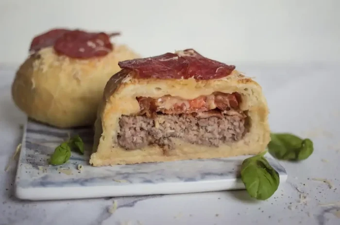 Burger teraneh di dunia Aneh dan Ekstrem! 10 Burger Ini Disajikan Secara Tak Biasa