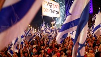 Demonstrasi-demonstrasi secara nasional dimulai pada Januari ketika Pemerintah Israel mengumumkan rencana untuk merombak sistem peradilan dengan sebuah paket undang-undang yang akan mengurangi wewenang Mahkamah Agung dan memberi koalisi kekuasaan lebih besar untuk memilih hakim. 