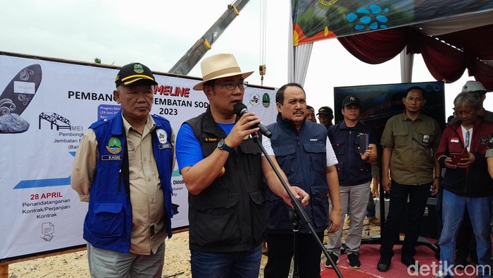 Gubernur Jabar Ridwan Kamil dan Bupati Pangandaran Jeje Wiradinata