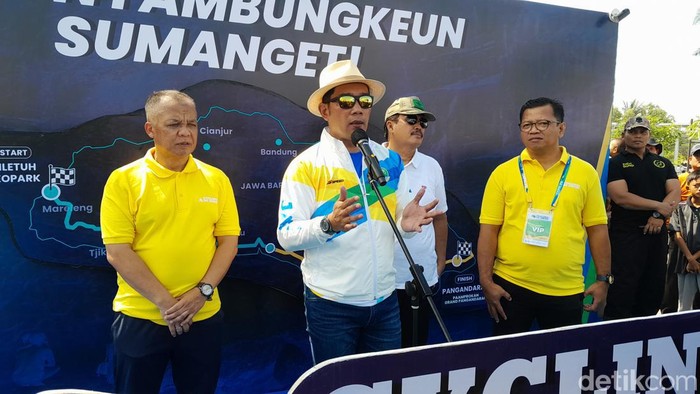 Gubernur Jabar Ridwan Kamil di acara groundbreaking pembangunan Jembatan Sodongkopo di Nusawiru, Cijulang, Pangandaran.
