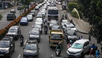 Jl MH Thamrin kerap macet, khususnya pada jam sibuk. 