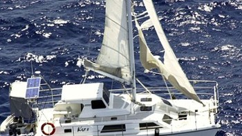 Misteri kapal Kaz II: Kaz II adalah kapal yang berlayar tahun 2007 dari Australia. Kapal itu diawaki 3 pelaut dan secara misterius ditemukan hanyut dengan mesin masih menyala, laptop menyala, dan meja yang rapi tanpa ada tanda mencurigakan, tapi semua krunya hilang. Berbagai teori mengemuka, tapi belum ada yang memuaskan. Foto: StrangeOutdoors