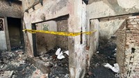 Kebakaran terjadi di Gang Trikora, Duri Utara, Kecamatan Tambora pada Sabtu (8/7/2023), pukul 18.04 WIB. Kebakaran diduga karena korsleting listrik (Devi Puspitasari/detikcom)