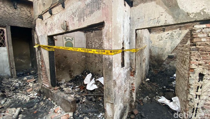 Kebakaran melanda permukiman warga di wilayah Tambora, Jakarta Barat (Devi Puspitasari/detikcom)