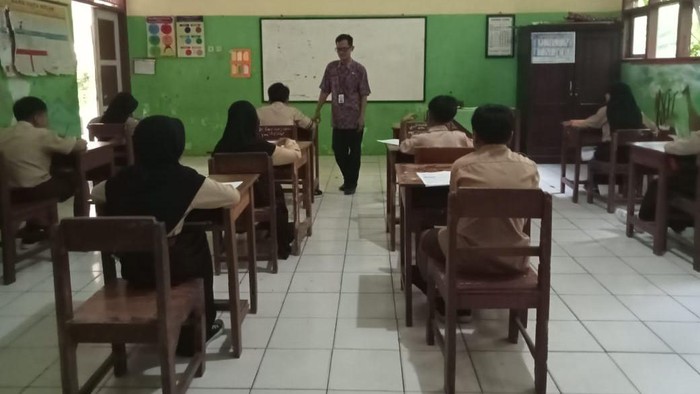 Kegiatan belajar mengajar di SD N Dayeuhluhur, Kabupaten Cilacap. Foto diunggah Minggu (9/7/2023).