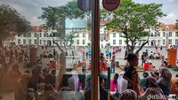 Destinasi wisata di akhir pekan di sejumlah lokasi di Jakarta terpantau ramai pengunjung. 